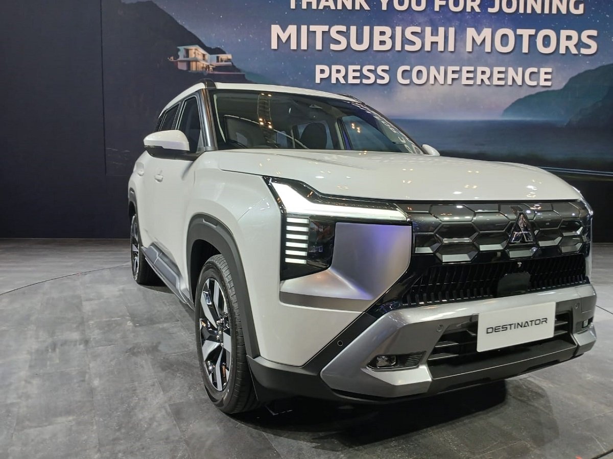 Mitsubishi Destinator Belum Dibekali Mesin Hybrid, Ini Alasannya.
