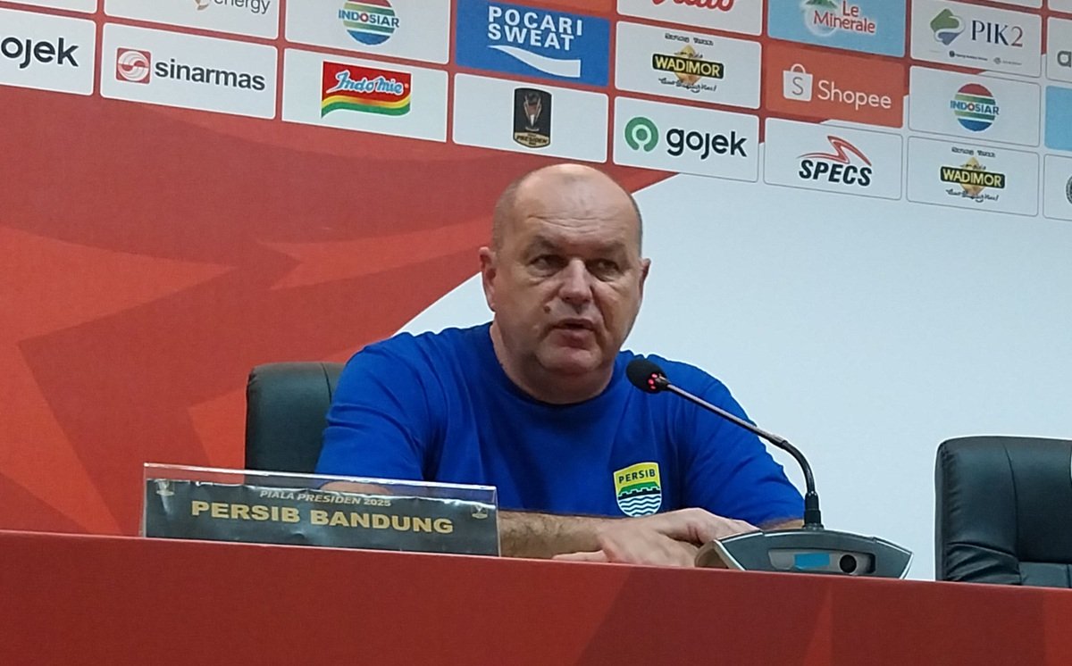Bojan Hodak berjanji Persib Bandung membaik meski tak pernah menang di Piala Presiden 2025.