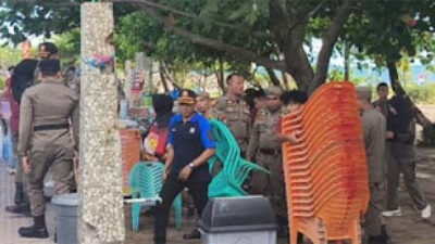 Tertibkan PKL di Pantai Padang