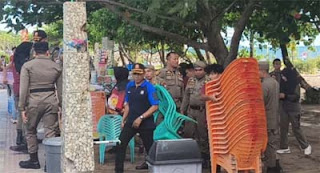 Tertibkan PKL di Pantai Padang