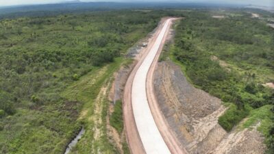 Pembangunan Jalan Nasional Simpang Perdau-Batu Ampar, Kalimantan Timur.