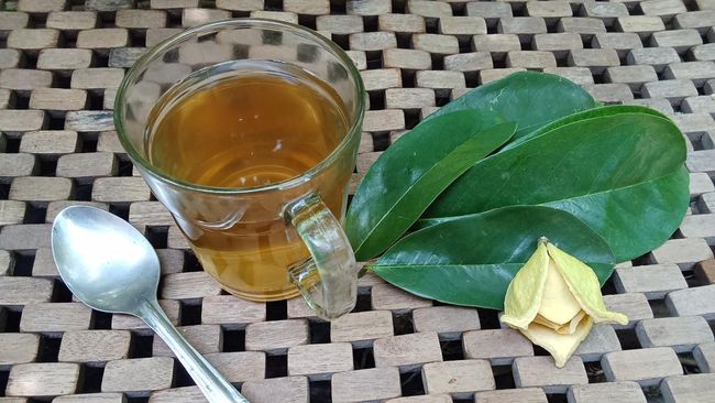 Ada beberapa manfaat daun sirsak saat dikonsumsi menjadi teh.