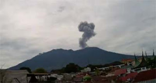 Gunung Marapi Erupsi.