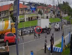 Viral! Pengendara Nekat Serang Polisi Saat Razia