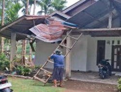 Angin Kencang Terjang Enam Kecamatan di Padang Pariaman