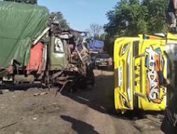 Truk Hino Tabrak Dua Kendaraan di Jalur Pantura, Kemacetan Tak Terhindarkan