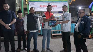 Semen Padang serahkan bantuan operasional.