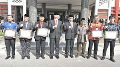 Gubernur Sumatera Barat, Mahyeldi Ansharullah foto bersama