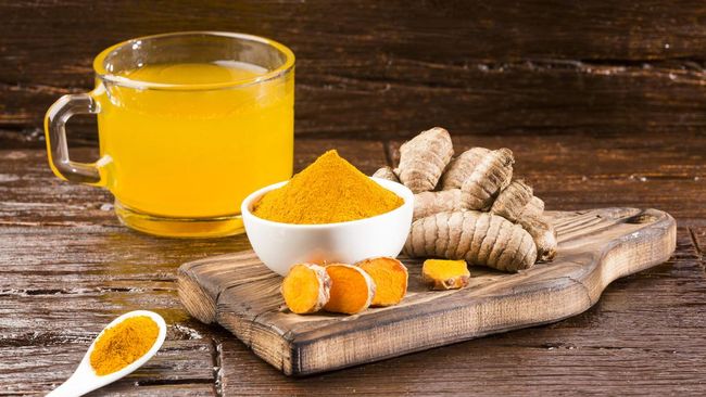 Air kunyit jadi salah satu ramuan herbal untuk menjaga kesehatan ginjal.