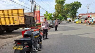 Personel Polsek Pasaman Polres Pasaman Barat saat melakukan pengamanan di SPBU