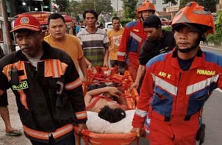 Seorang remaja tersengat listrik saat mengejar layangan di Soreang, Kabupaten Bandung.