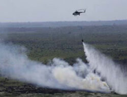 Operasi Modifikasi Cuaca Berhasil, Titik Api Karhutla Riau Mulai Reda