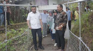 Wali Kota Padang, Fadly Amran meninjau