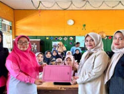 Orangtua dan Siswa SDN 45 Bungo Pasang Sambut Gembira Bantuan Pendidikan