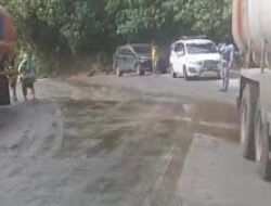 Aspal Licin karena CPO, Truk dan Motor Terjebak Macet