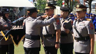 Upacara sertijab Wakapolda Sumbar yang baru.