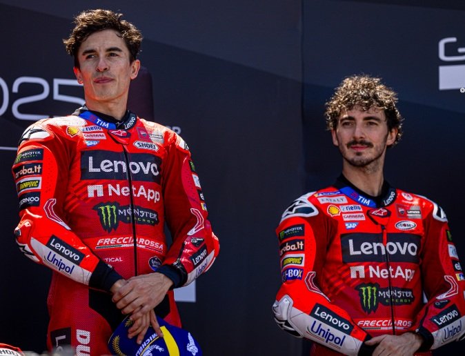 Dua pembalap Tim Ducati Lenovo, Marc Marquez dan Francesco Bagnaia.