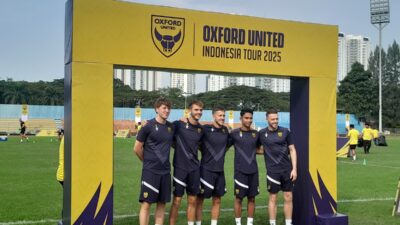 Ole Romeny dan Marselino Ferdinan Sambangi Anak-anak di Jakarta