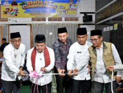 Bupati Agam Apresiasi Anak Disiplin Sholat, Hadiah Sepeda Diserahkan di Masjid Al Manar