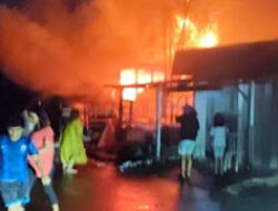 Respons Cepat Damkar Padang Cegah Api Meluas ke Permukiman