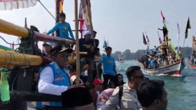 Detik-detik perahu nelayan nyaris menabrak perahu rombongan Gubernur