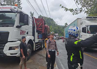 Kecelakaan Tunggal di Palupuh Ganggu Arus Kendaraan