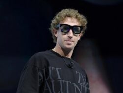 Mark Zuckerberg, Tanpa Kacamata AI, Manusia Akan Tertinggal Secara Kognitif