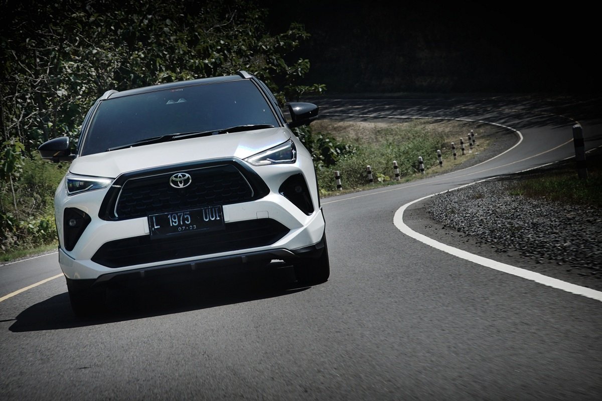 Toyota Yaris Cross Diuji Tabrak, Ini Hasilnya.