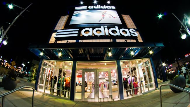 Pemerintah Meksiko bakal melayangkan gugatan ke Adidas usai dirilisnya produk sandal yang desainnya mirip dengan alas kaki tradisional ala Meksiko.