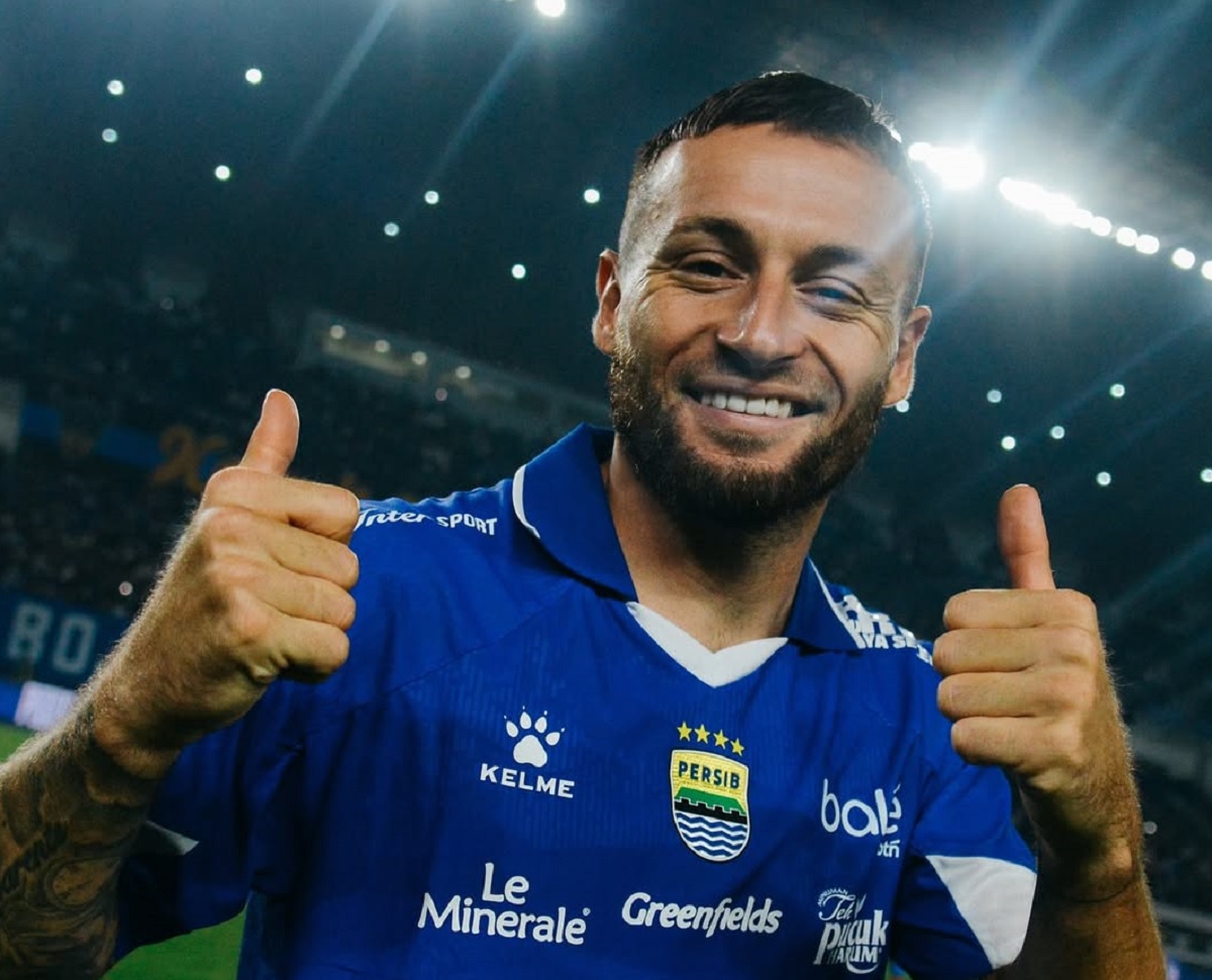 Marc Klok kala membela Persib Bandung.