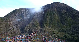 Ribuan Pendaki Padati Gunung Talang