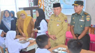 Wawako Maigus Nasir resmikan program MBG di Padang.