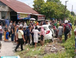 Tragis! Minibus Brio Ditabrak KA Bandara di Padang