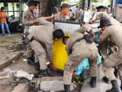 Tim Gabungan Amankan Lapak PKL yang Langgar Perda Ketertiban