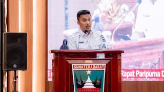 Wagub Sumbar Vasko Ruseimy paparkan ekonomi Sumbar di sidang paripurna DPRD Sumbar.