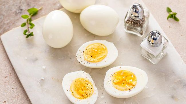 Terbilang praktis tapi telur rebus masih jadi perdebatan. Lebih baik telur rebus matang atau setengah matang?