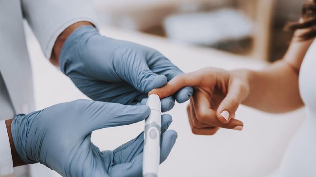 Dengan sedikit perubahan gaya hidup dan pola makan, kadar gula darah bisa turun secara alami.