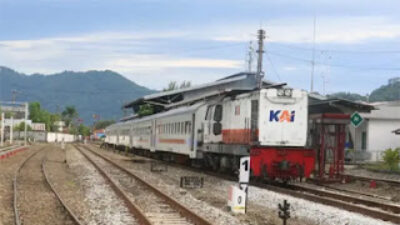 Kereta Api Si Binuang yang menjadi angkutan favorit di KAI Divre II Sumbar