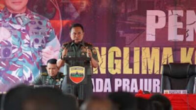 Panglima Komando Daerah Militer (Pangdam) memberikan pengarahan