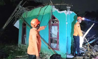 Gempa berkekuatan M4,7 mengguncang Bekasi mengakibatkan satu musala rusak berat.