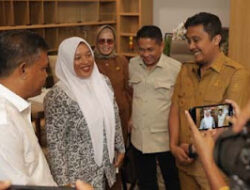 Bidan Dona Diapresiasi Usai Seberangi Sungai Demi Pasien