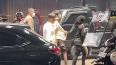 Satuan Polisi Pamong Praja (Satpol PP) Kota Payakumbuh mengamankan sepuluh orang