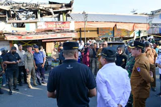 Bupati Agam, Benni Warlis meninjau Pasar Payakumbuh.