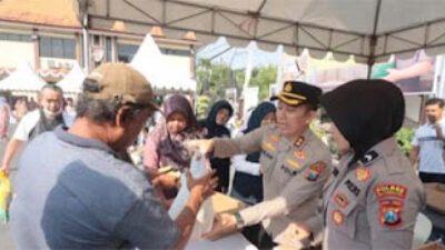 Pasar murah yang diselenggarakan oleh Polres Bojonegoro