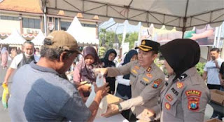 Pasar murah yang diselenggarakan oleh Polres Bojonegoro