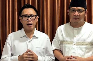 Anggota DPR Eko Hendro Purnomo alias Eko Patrio (kiri), bersama Pasha Ungu memohon maaf kepada publik