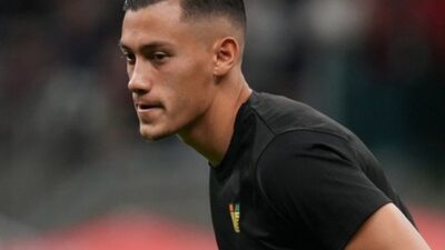 Jay Idzes kala membela Venezia.