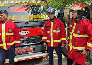 Damkar Padang Padamkan Kebakaran di Teluk Kabung Utara