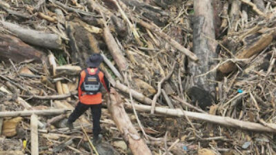 Tim SAR Gunakan Perahu Karet dan Drone untuk Cari Korban Hanyut