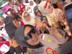 Taruna/Taruni SMA Taruna Sumatera Barat Tampil Lebih Gacor Dihadapn Wabup Dharmasraya Saat Pawai Alegoris